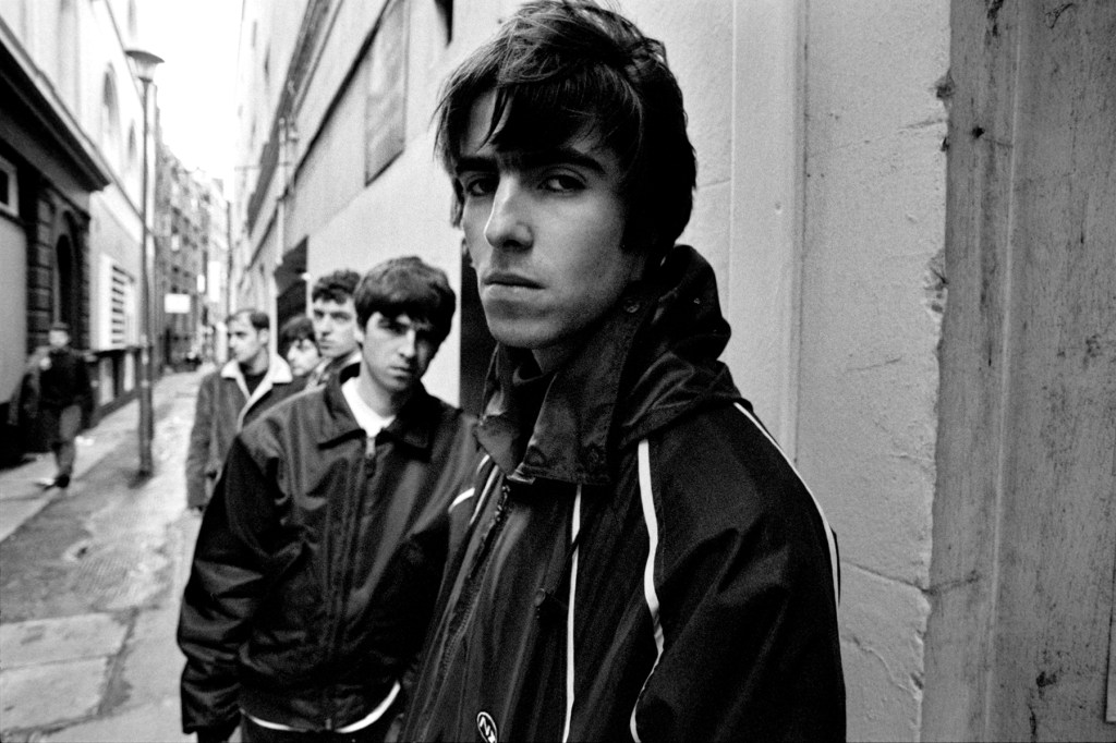as-the-world-goes-wild-for-oasis-reunion-tour,-see-rare-photos-of-the-band’s-early-days-at-la exhibit