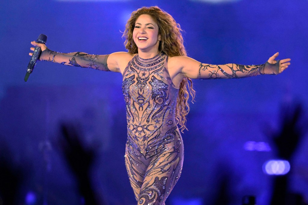 shakira-invites-belinda-to-perform-‘dia-de-enero’-with-her-at-mexico concert