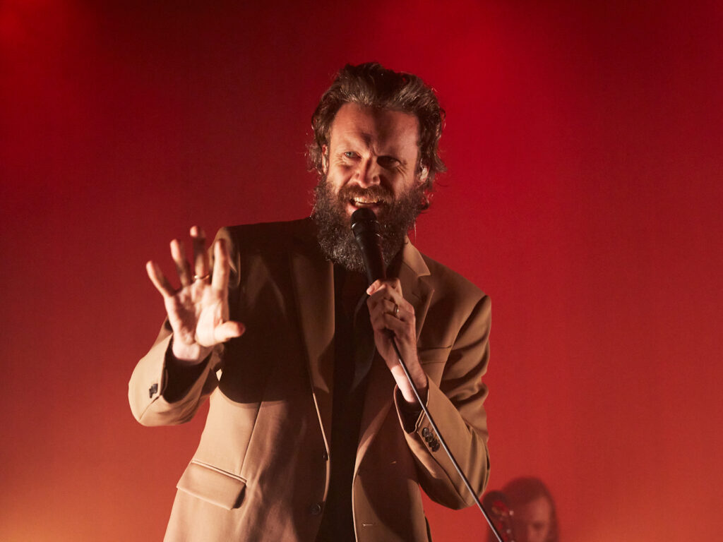 father-john-misty-closes-end-of-the-road-2025-with-a-blitz-of-bombast