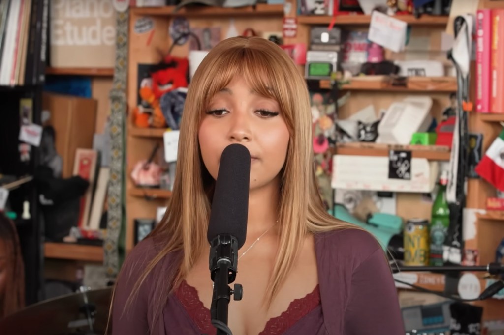 pinkpantheress-drops-the-auto-tune-for-stripped-down-‘tiny-desk’-concert-debut: watch