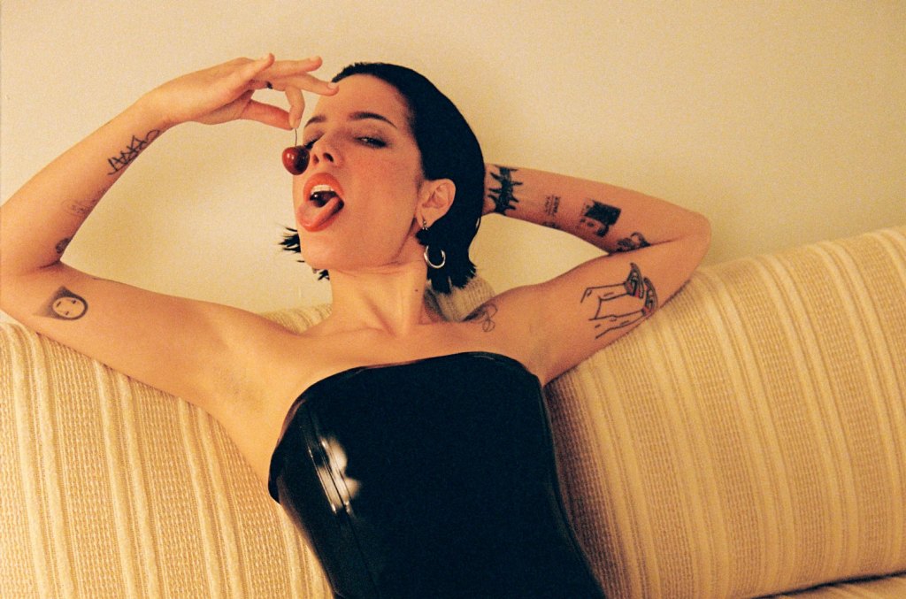 halsey’s-‘badlands’-is-top-10-on-five-charts-after-10th-anniversary reissue