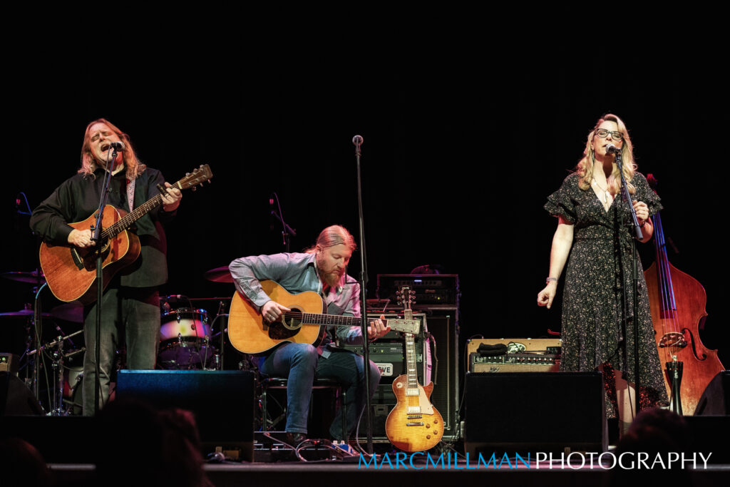 tedeschi-trucks-band-and-gov’t-mule-trade-sit-ins-on-“shakedown-street,”-“in-memory-of-elizabeth-reed”-and-more-in-chicago