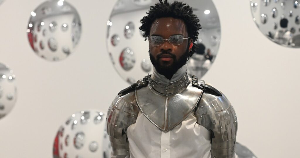 genesis-owusu-returns-with-anti-capitalist-new-song-‘pirate-radio’