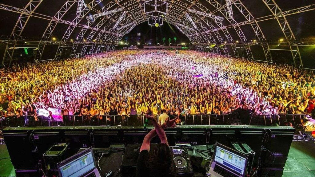coachella-combats-sluggish-demand-with-sabrina-carpenter,-justin-bieber,-and-karol-g-headliners