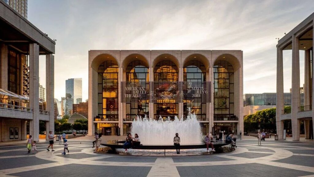 apple-music-hosts-sza-and-mariah-carey-live-convo-at-the-lincoln-center