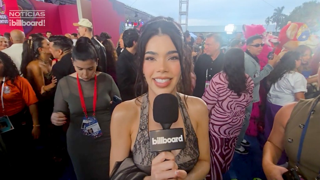kenia-os-on-her-upcoming-album-&-new-york-fashion-week-with-peso-pluma-|-premios-juventud 2025