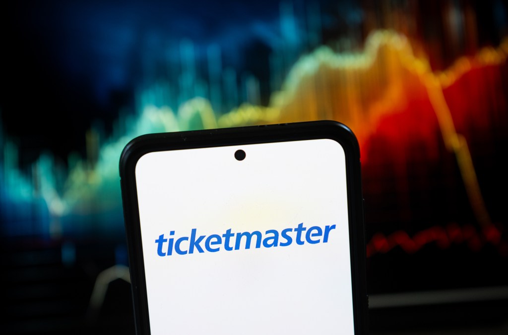 executive-turntable:-ticketmaster-promotes-andrew-parsons,-plus-outback-hires-jackie naparlo