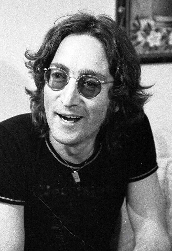 john-lennon’s-“lost-weekend”-glasses-head-to-auction,-estimated-to-fetch-$400,000
