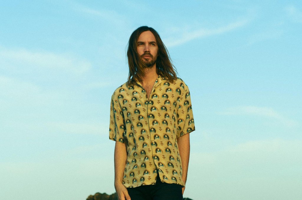 tame-impala-sinks-teeth-in-with-‘dracula,’-announces-uk.-and-europe tour