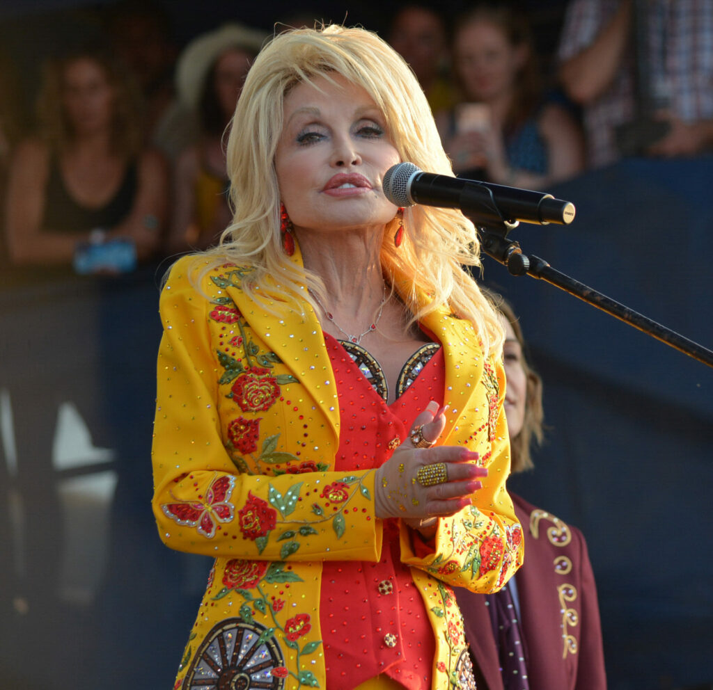 dolly-parton-postpones-las-vegas-residency-citing-health-challenges