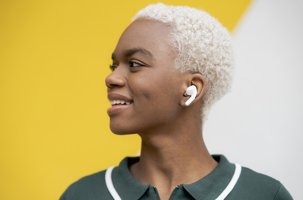 airpods-sale:-a-new-discount-gets-you-apple’s-best-selling-earbuds-for-under $120