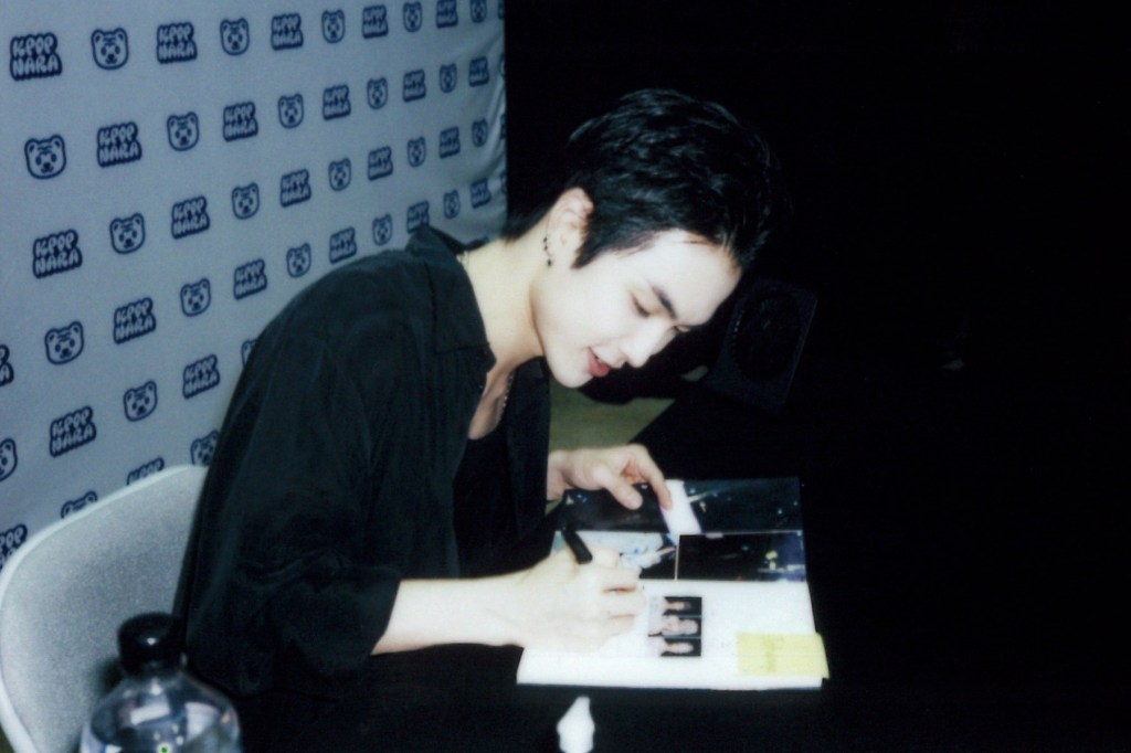 xnghan-on-his-us.-fan-sign-tour-&-memories-he-wants-to-‘leave-a-record-of’:-exclusive photos