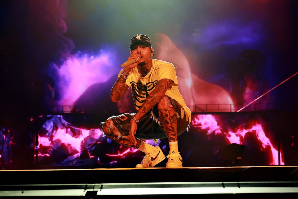 chris-brown-hits-new-career-heights-at-no.-1-on-monthly-boxscore report