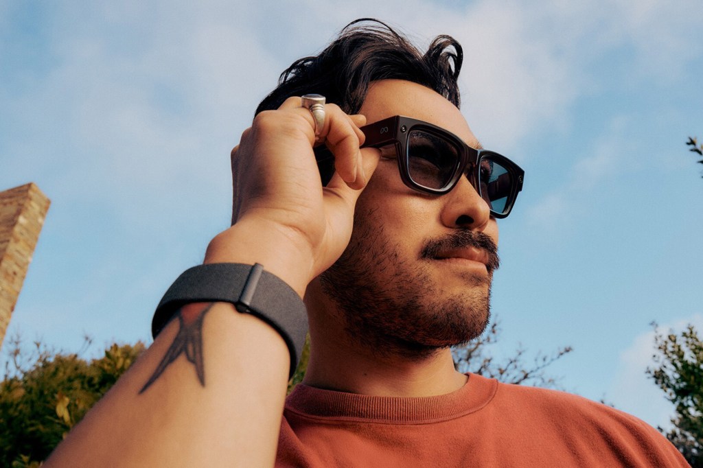 look-into-the-future-with-new-meta-ray-ban-smart-glasses-featuring-an-in-lens display