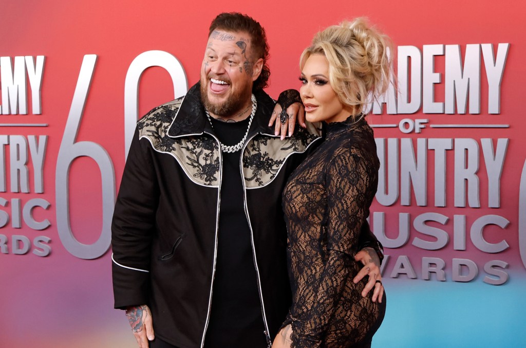 bunnie-xo-slams-‘shallow’-fans-who-say-jelly-roll-is-hot-‘now-that-he-lost-all-that weight’