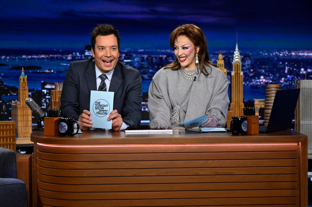doja-cat-gets-behind-the-desk-with-jimmy-fallon-to-co-host-‘the-tonight-show’:-exclusive-photos-& clip