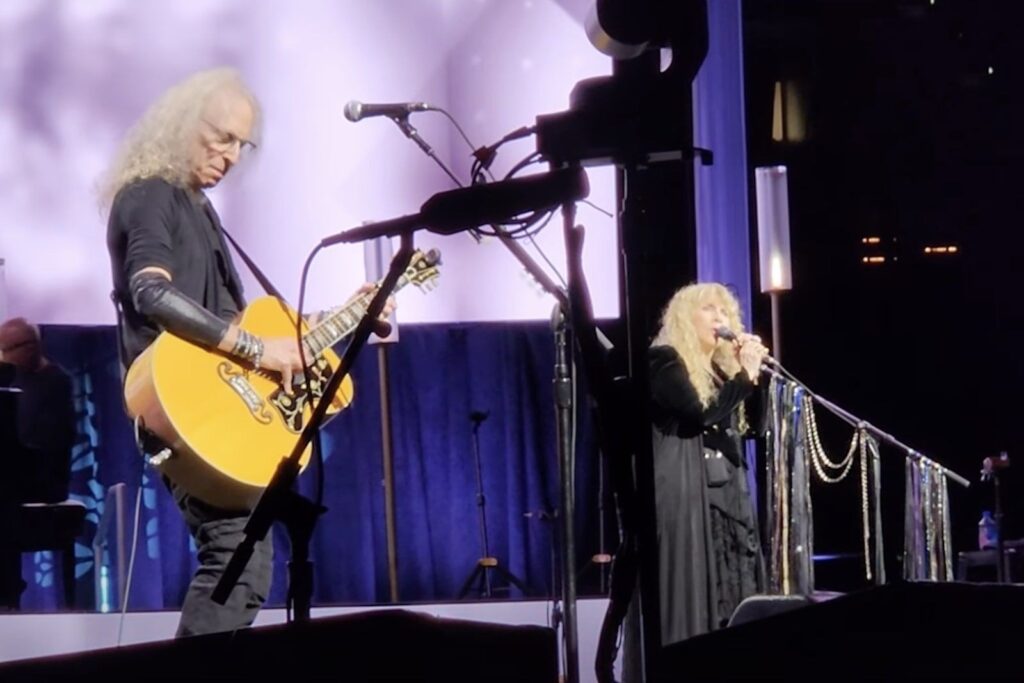stevie-nicks-plays-‘tusk’-track-for-first-time-in-over-40-years