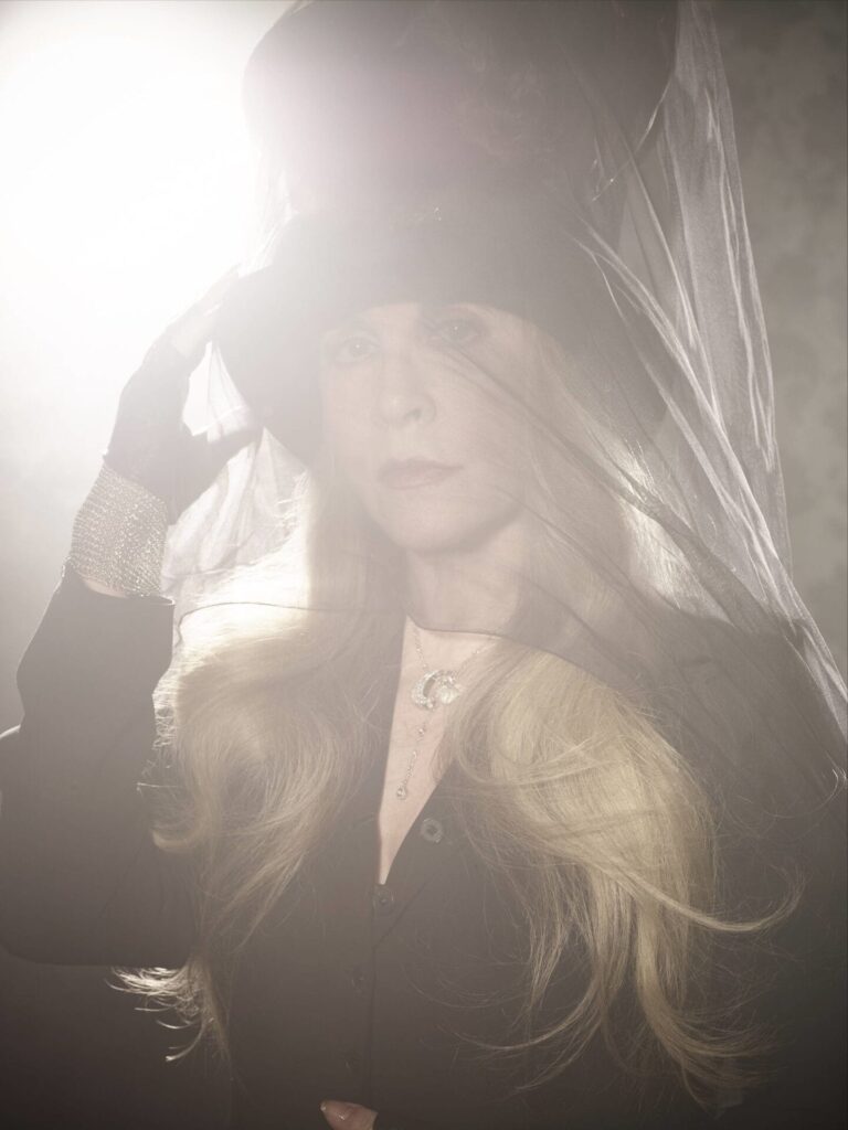 watch:-stevie-nicks-performs-“angel”-for-first-time-since-1983-during-tour-kick-off-in-portland