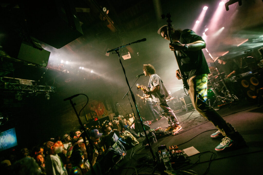 watch:-dogs-in-a-pile-offer-elongated-cover-of-stevie-wonder’s-“boogie-on-reggae-woman”-with-guest-rob-compa