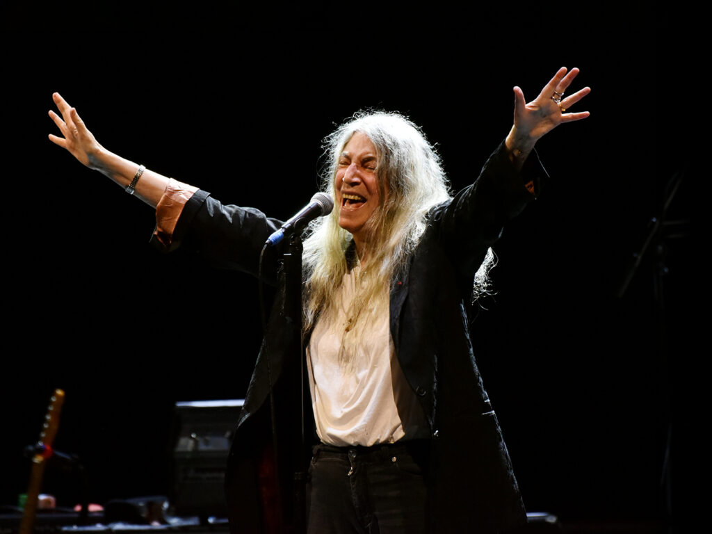 patti-smith-at-the-london-palladium:-transcendent-rock-ritual-with-an-awkward-conclusion
