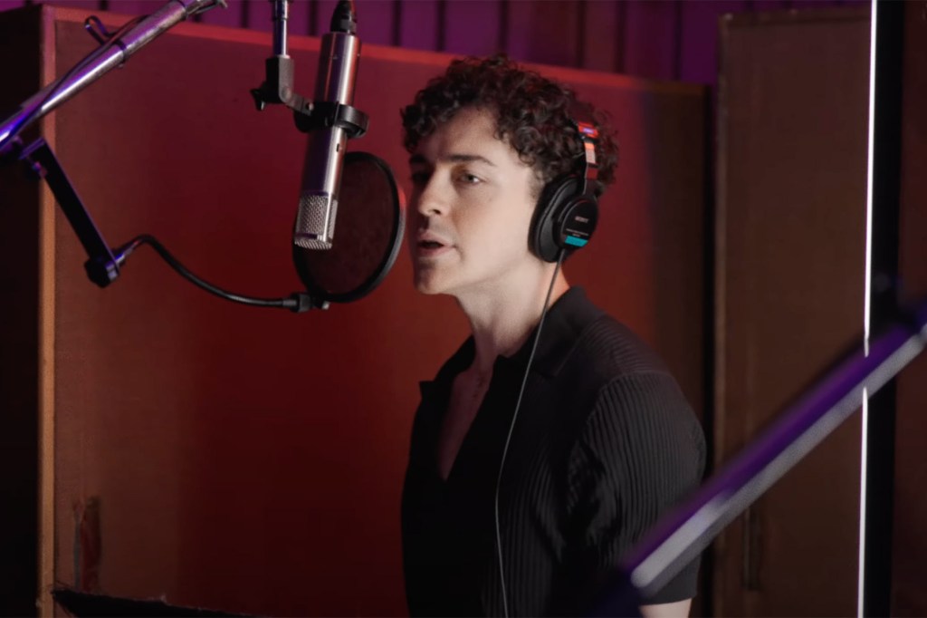 ‘the-lost-boys’-musical-star-talks-teaming-with-slash-for-‘have-to-have-you’-single:-‘absolutely-insane solo’