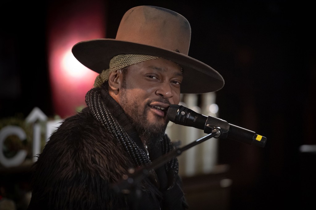 d’angelo:-the-music,-the-aura-&-the-vanishing-act-that-made-a-neo-soul giant
