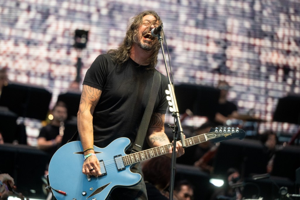 foo-fighters-share-thundering-new-music-tease:-‘about-to-take flight’