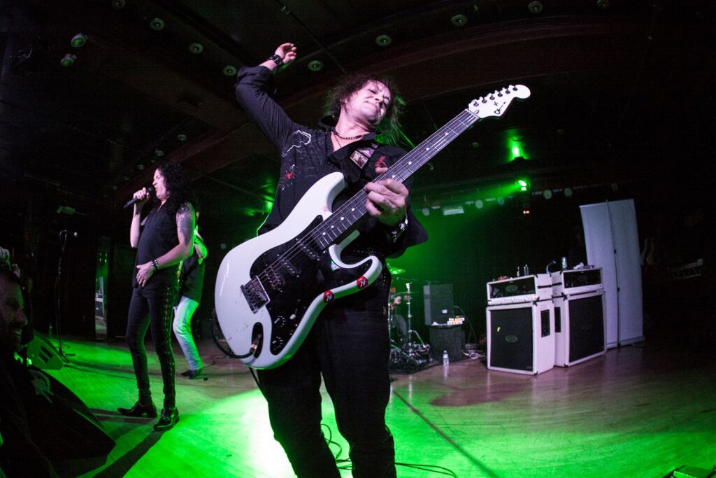 jake-e.-lee’s-producer-tried-to-bribe-him-$500-to-change-one-note