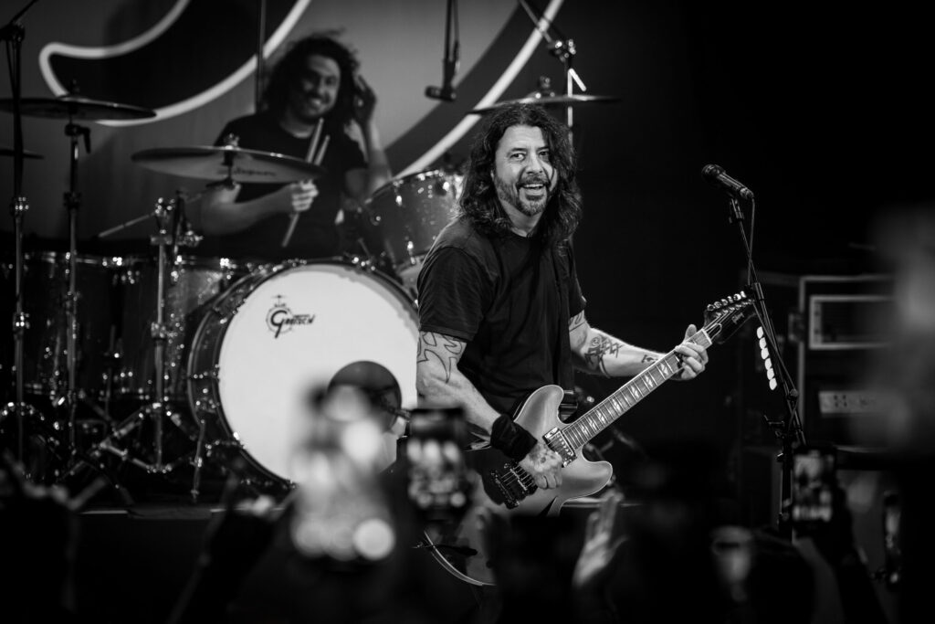 foo-fighters-book-2026-stadium-tour,-drop-new-song
