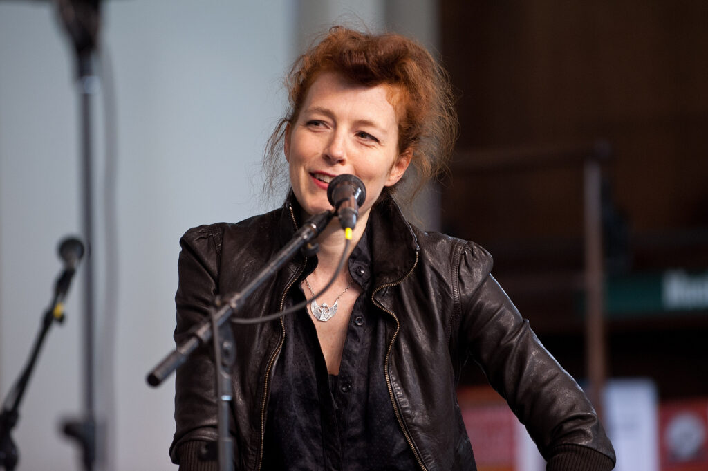 melissa-auf-der-maur-looks-back-with-‘good’-memoir