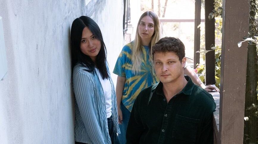 concrete,-petals,-and-sound:-inside-the-world-of-a-violet-in-youth