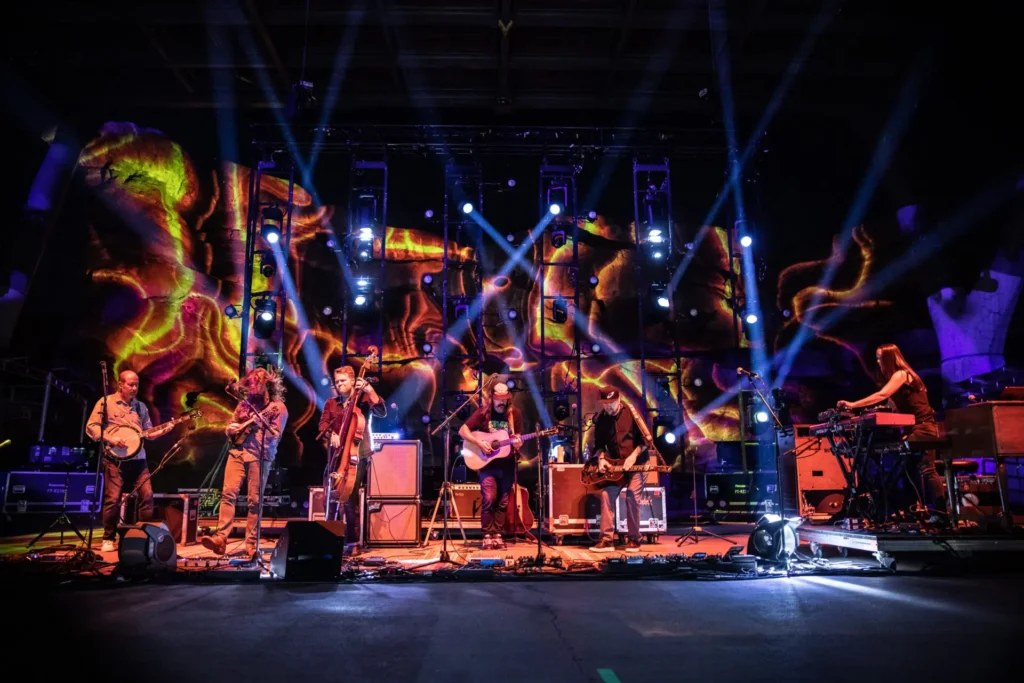 old-home-place:-greensky-bluegrass-return-to-michigan-to-commemorate-silver-anniversary-with-sam-bush,-lindsay-lou-and-holly-bowling