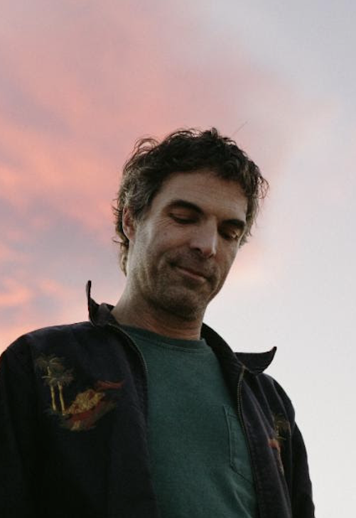 watch:-brad-barr-plays-‘let-it-hiss’-tracks-with-stuart-bogie-and-shahzad-ismaily-for-new-york-public-radio