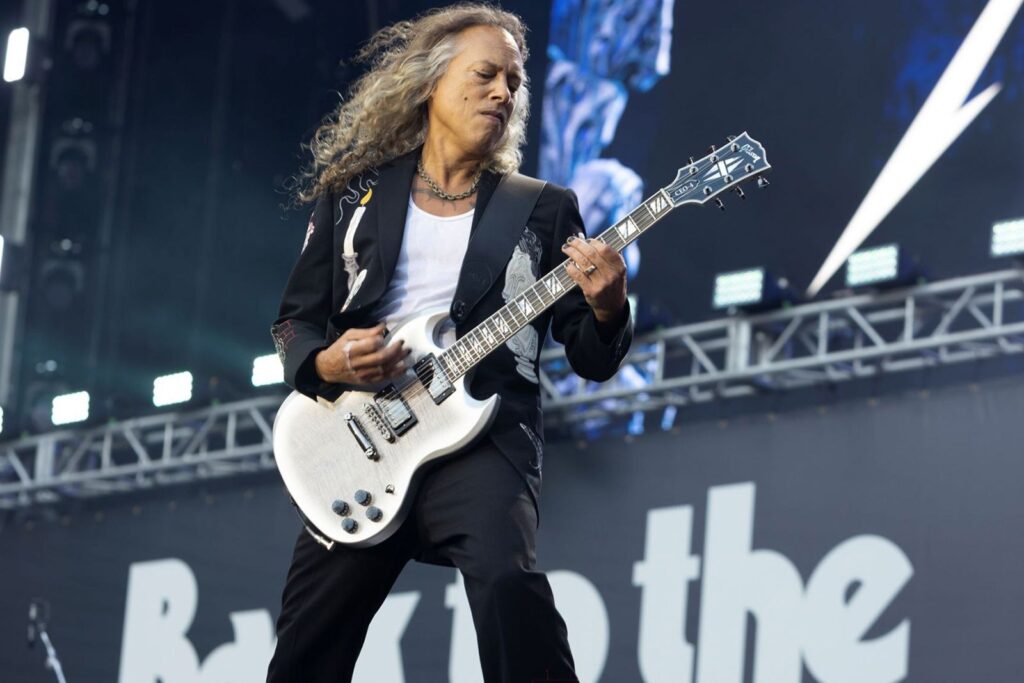 a-guitar-metallica-used-to-pay-tribute-to-ozzy-is-up-for-auction