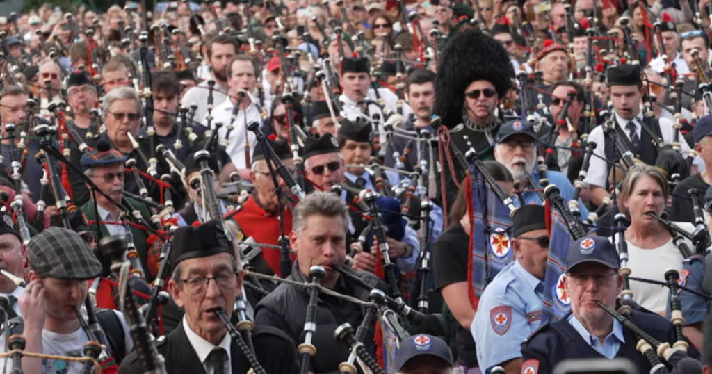 374-bagpipers-just-smashed-a-world-record-in-melbourne-by-honking-out-ac/dc