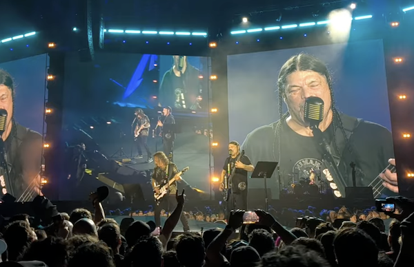 metallica-cover-the-chats’-‘smoko’-at-brisbane-show