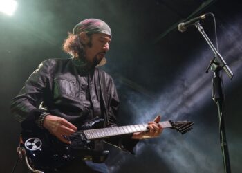 bruce-kulick-honors-late-kiss-alumni-at-scorching-las-vegas-show