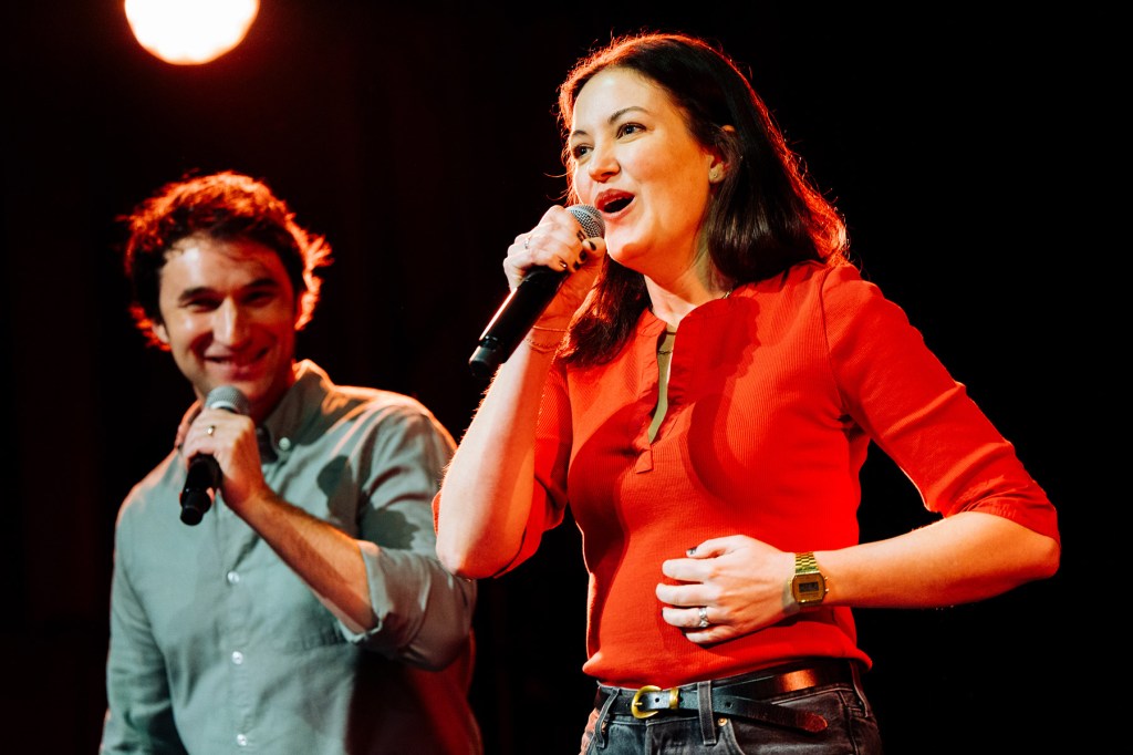 zach-reino-&-jess-mckenna-on-taking-their-musical-comedy-improv-show-‘up-and-autumn’-on-the road