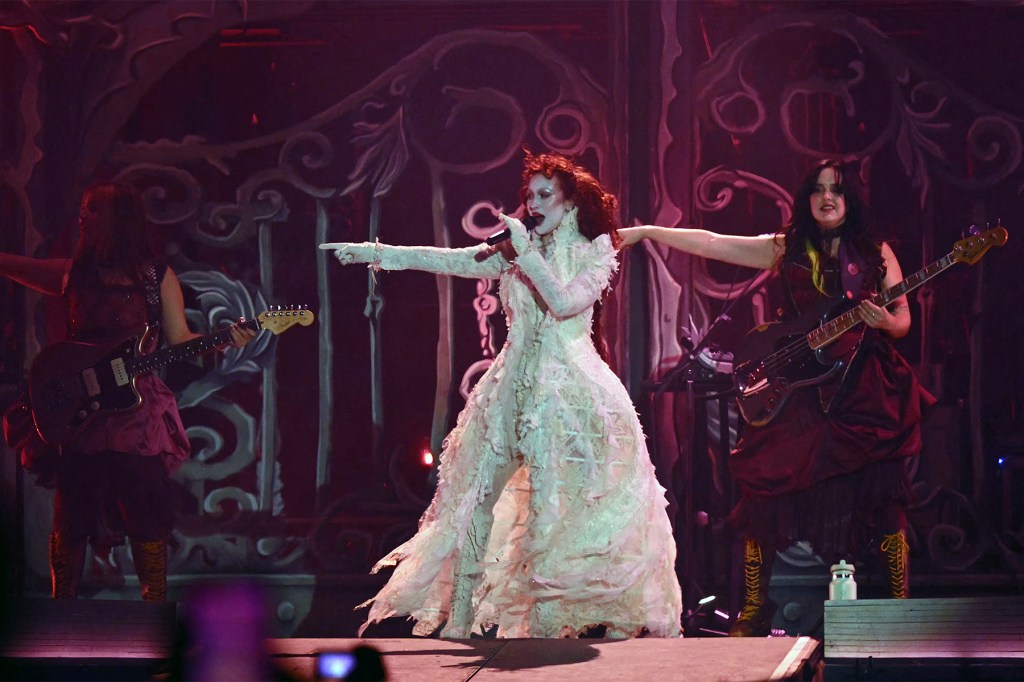 chappell-roan-explains-why-she-was-‘nervous’-for-mexico-city-show:-‘i-wasn’t-sure-if-the-crowd-would-vibe-with me’