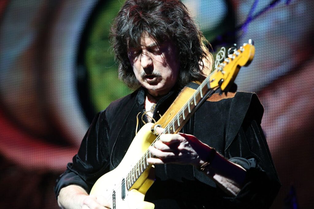 ritchie-blackmore-postpones-2025-tour-due-to-‘medical-reasons’