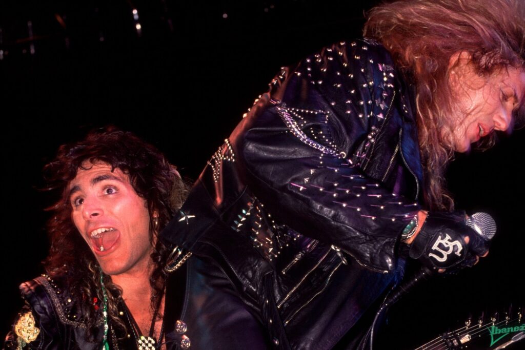 steve-vai-praises-coverdale-and-reflects-on-final-whitesnake-show