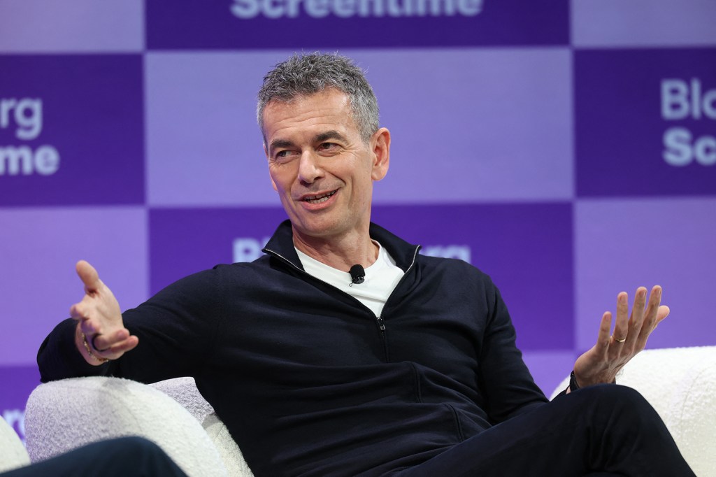 wmg-ceo-reveals-company’s-ai-plan-hours-after-udio-deal:-‘this-is-the moment’