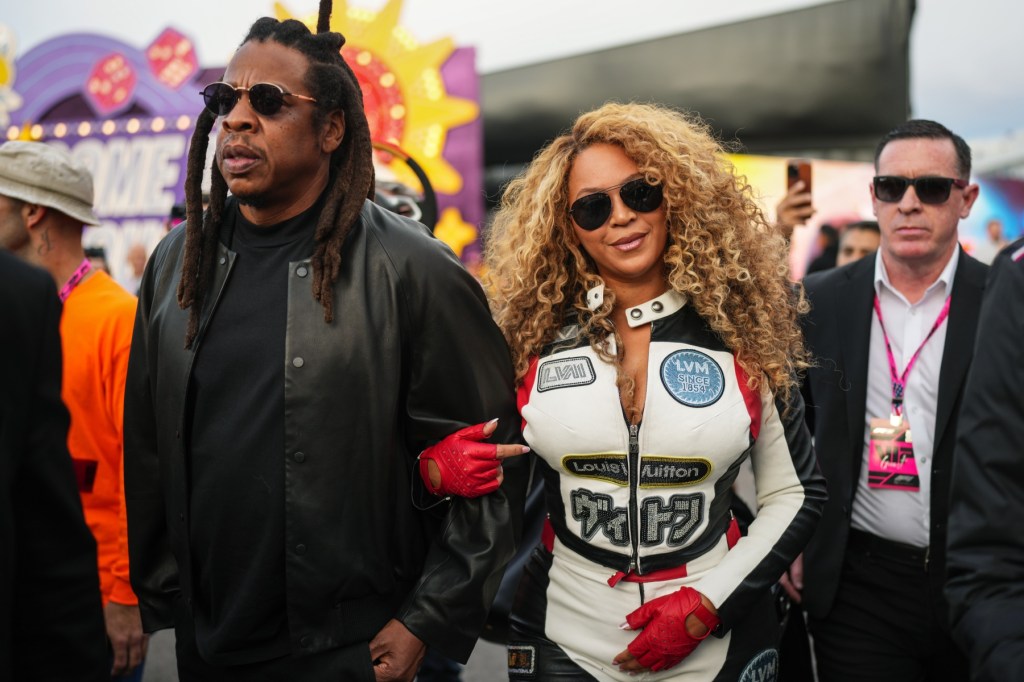 beyonce-makes-surprise-appearance-at-f1-las-vegas-grand-prix-with jay-z