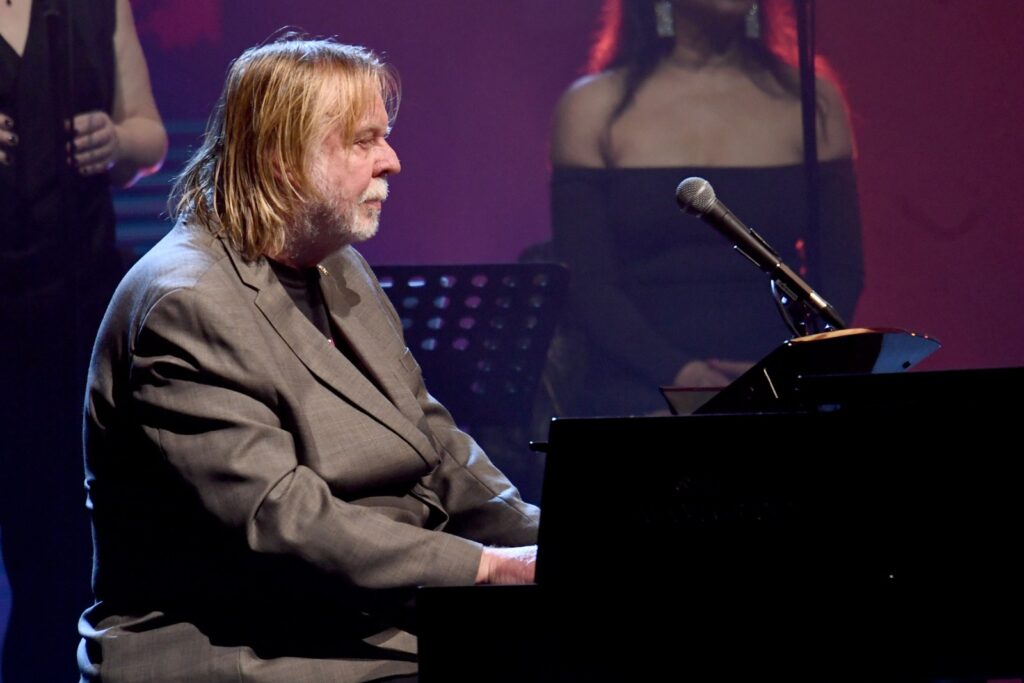 rick-wakeman-reveals-recent-brain-surgery