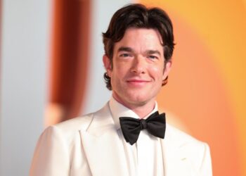 john-mulaney-postpones-minneapolis-shows-following-ice-killing-of-renee-nicole-good:-‘what’s-happening-in-your-city-is-heartbreaking’
