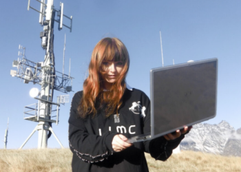 ninajirachi-climbs-to-the-top-of-australian-charts-with-‘i-love-my-computer’