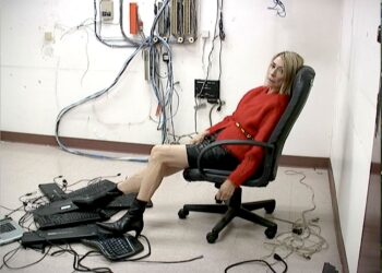 kim-gordon-presses-‘play’-on-third-solo-album