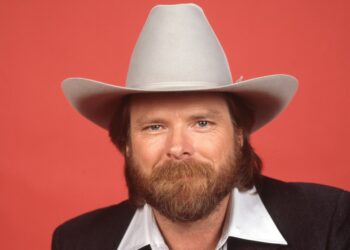 blake-shelton,-alabama-&-luke-bryan-join-the-late-dan-seals-on-‘the-last-duet’-album:-full-track list