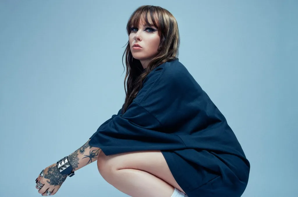kenya-grace’s-‘strangers’-holds-tight-lead-on-midweek-uk. chart
