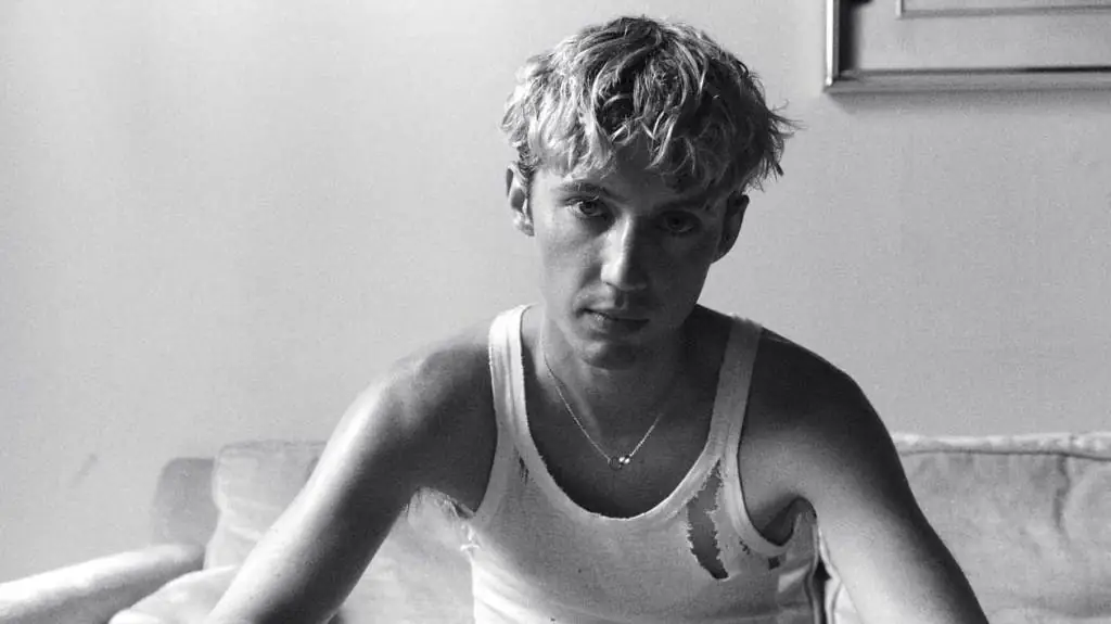troye-sivan’s-‘something-to-give-each-other’-debuts-at-no.-1-on-top-dance/electronic-albums chart